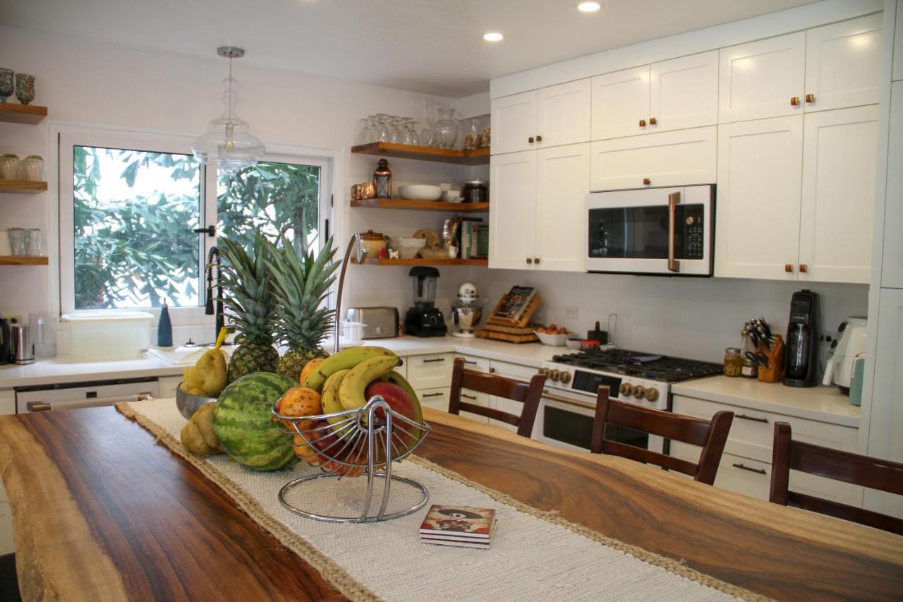 Couette-café Casa Vitality - Playa Guiones, - 4 Minute Walk To The *