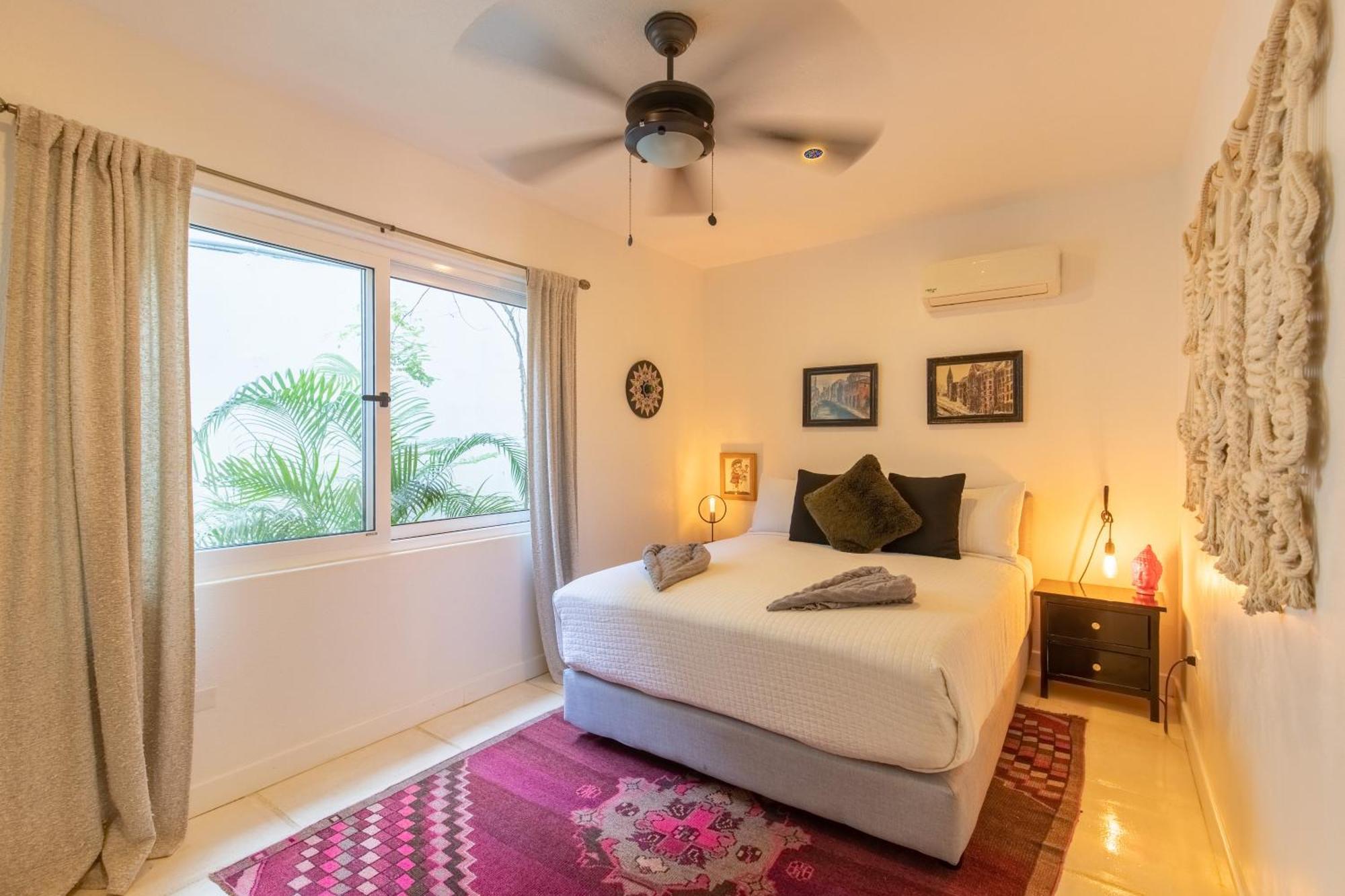 Couette-café Casa Vitality - Playa Guiones, - 4 Minute Walk To The